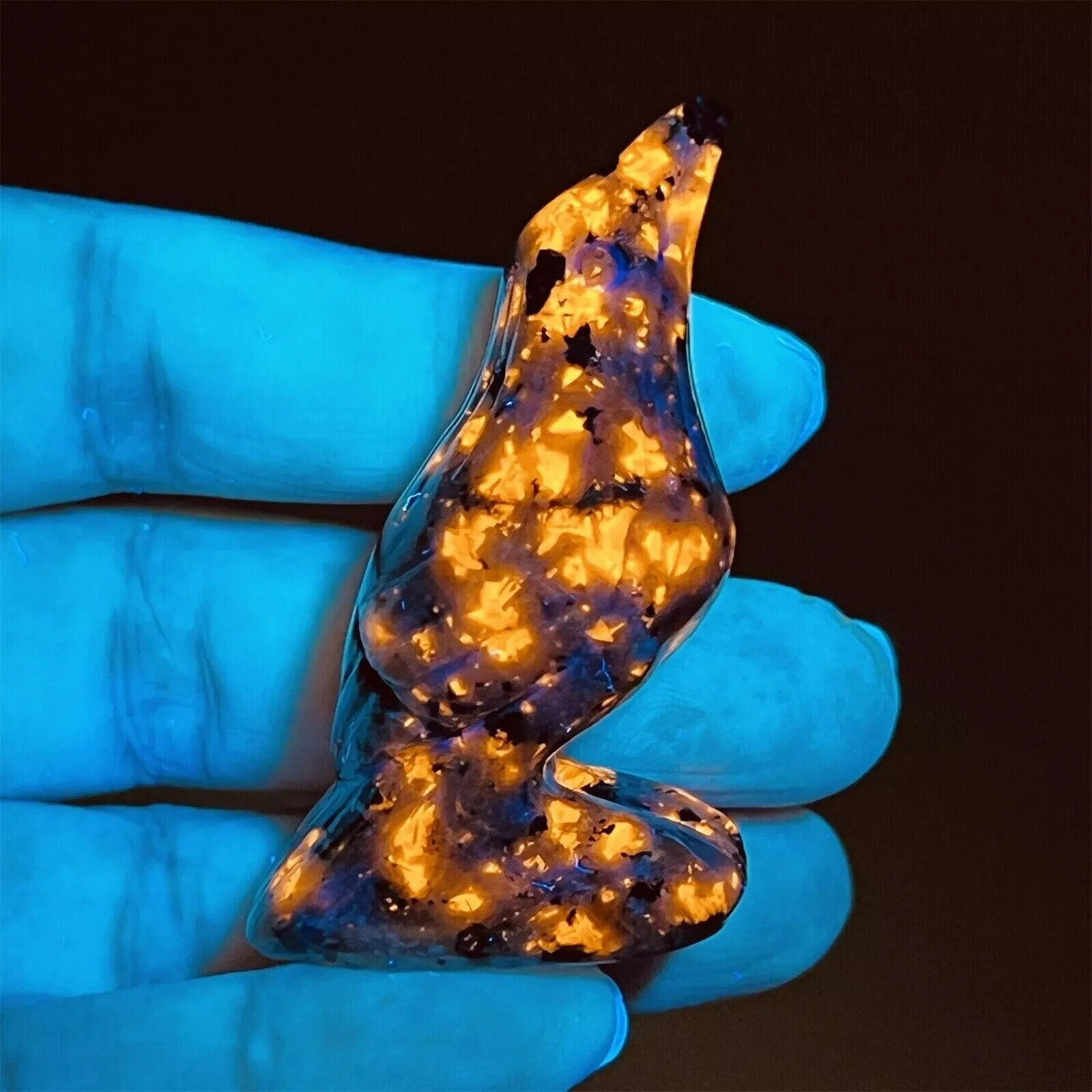 Natural Yooperlite Carved Raven Statue Home Decor UV Reactive Gemstone Healing