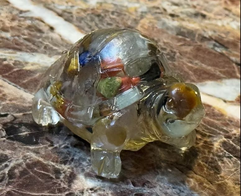 Natural Crystal Gravel Stone Resin Wrapped Small Turtle – Colorful Crystal Gold