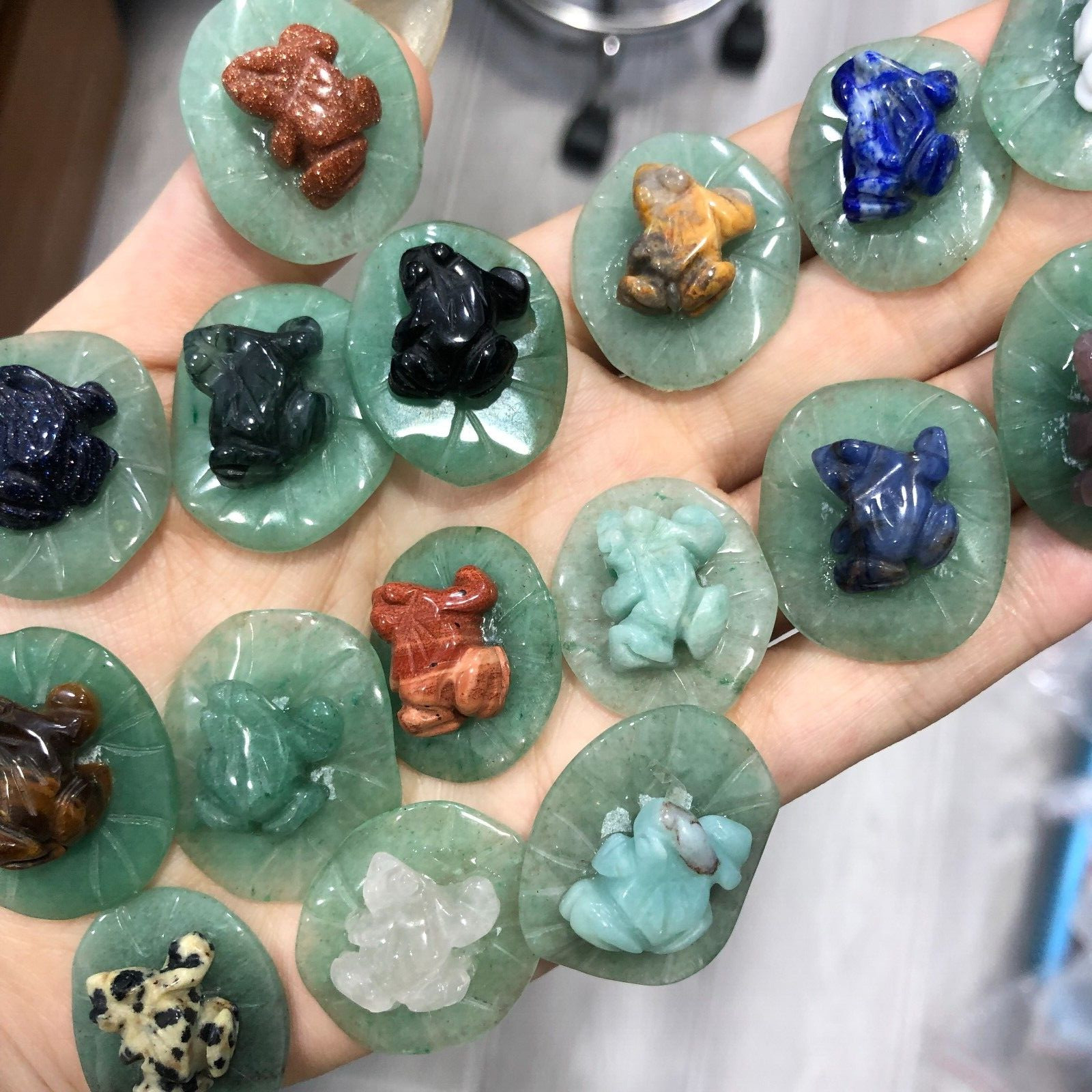 5pc Natural mix Quartz hand Carved Mini frog crystal Reiki healing
