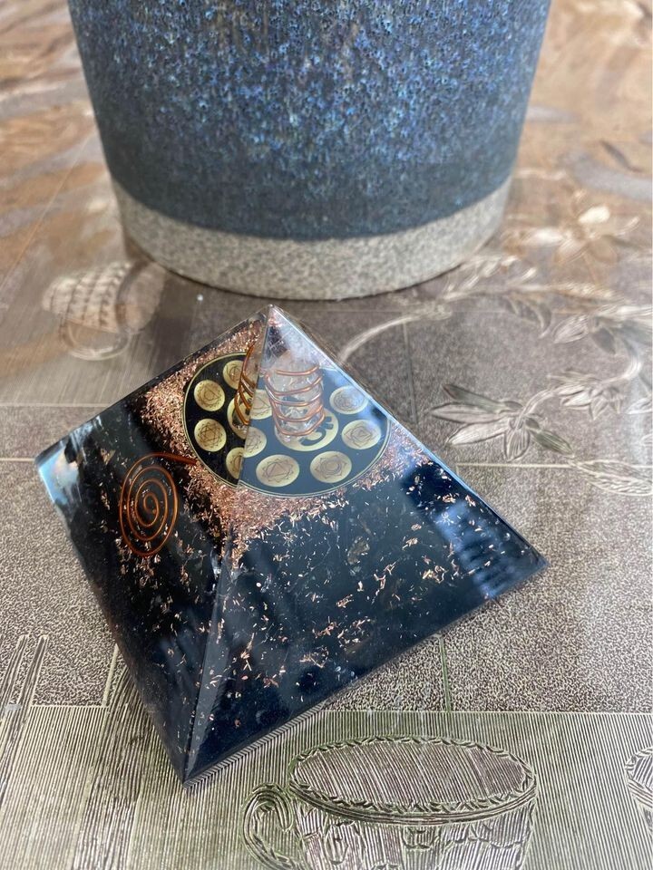 Real Crystal Orgonite Pyramids 7 Seven Chakra Orgone Healing Crystals (70-80 mm)