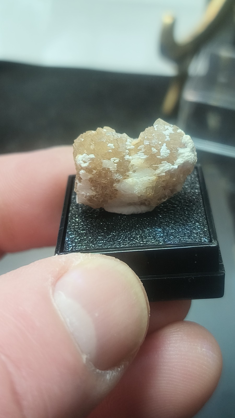Brown Fluorescent Fluorite With Barite From Kentucky Usa