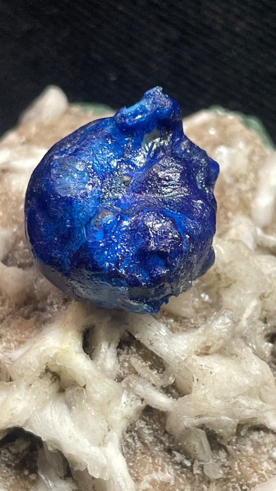 Stunning cavansite crystal on stilbite W/ chalcedony in matrix specimen [REPAIR]