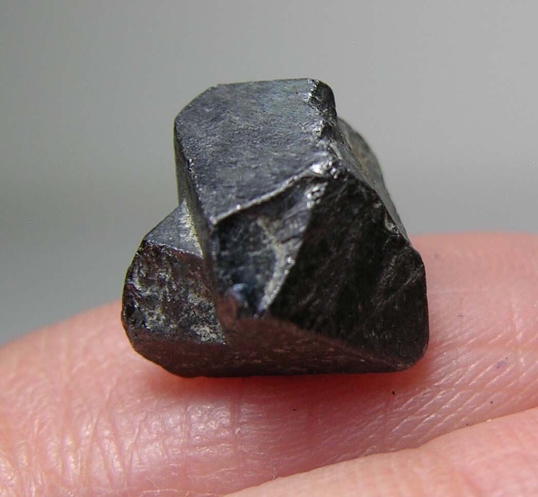 #7 Pakistan 9.25ct 100% Natural Octahedron Magnetite Crystal Specimen 1.80g 10mm