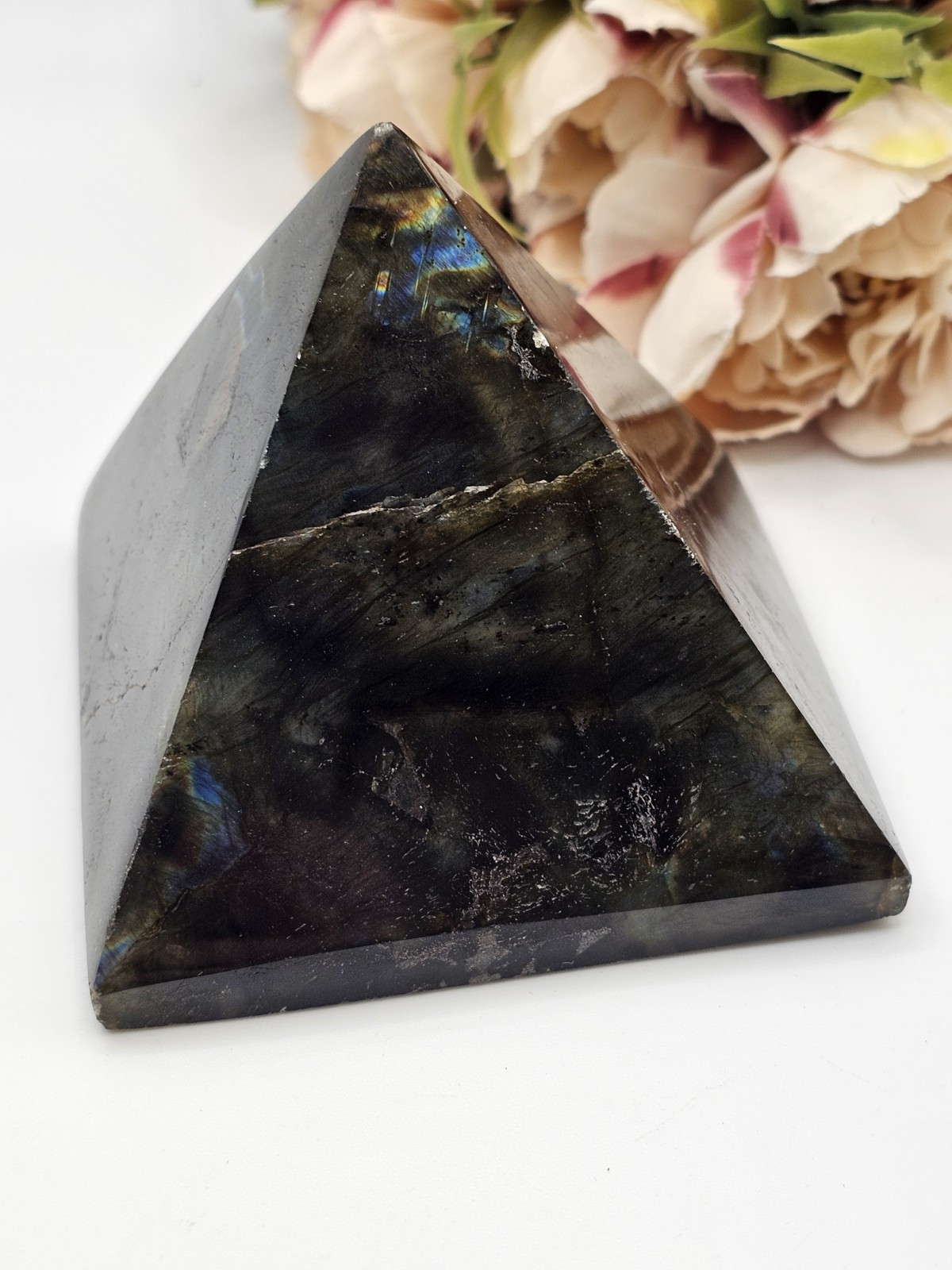 ✨️SALE✨️ labradorite crystal Pyramid Blue Flash Lab 7.8cm Base, 7.5cm Tall 452g