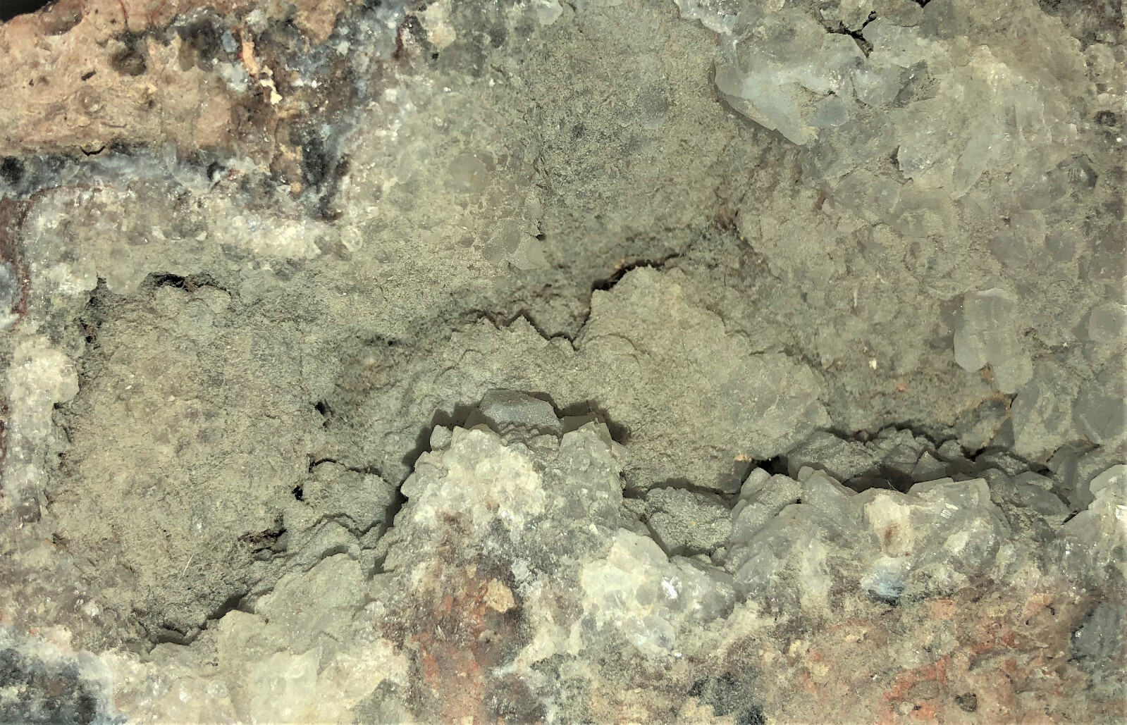 GEODE 5.5″ X 3.5″ 1.5″ About 1 1/4 pounds Crystal Clusters