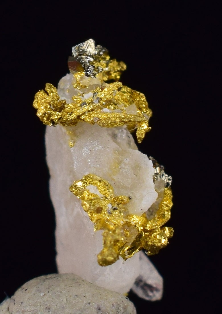 0.6cm UNIQUE NATIVE GOLD INCAS PYRITE PERU QUARTZ THUMBNAIL CRYSTAL LB125