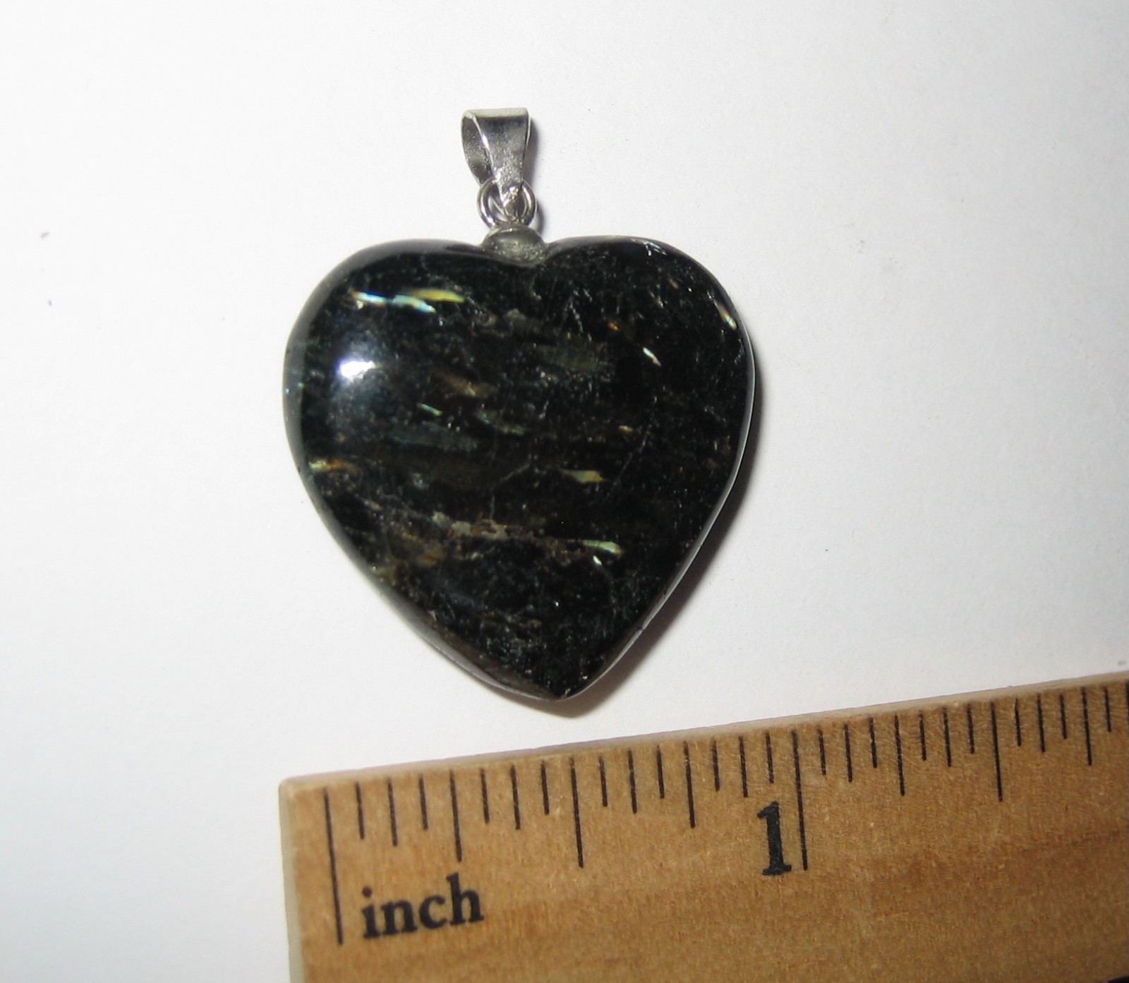 25mm RARE! POLISHED NATURAL AUTHENTIC NUUMMITE STONE HEART PENDANT GREENLAND *2