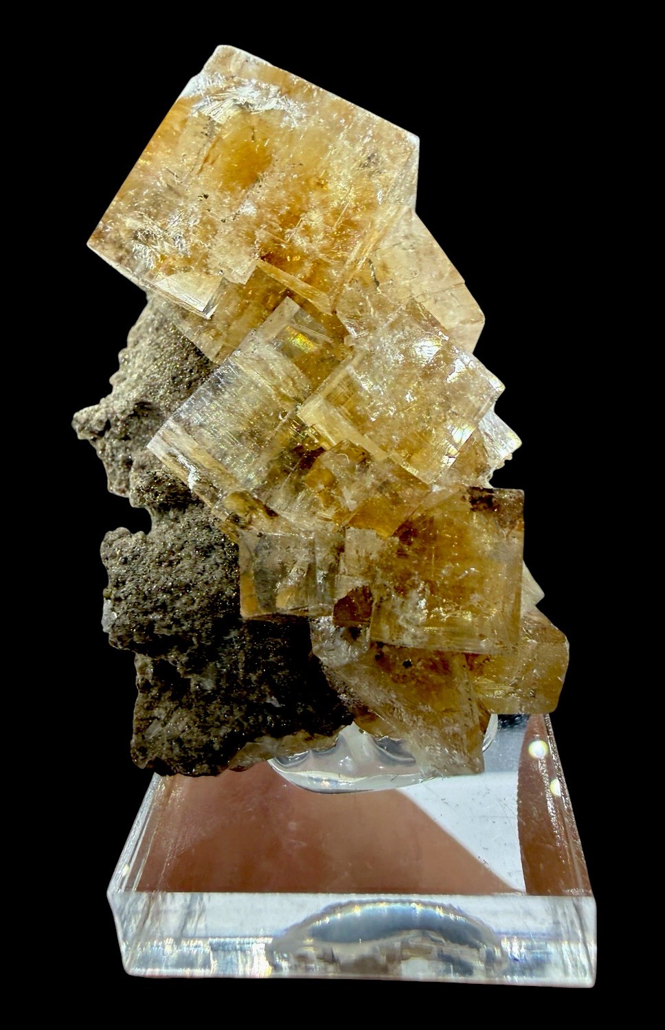 Fluorite Crystals : Flamboro Quarry . Hamilton . Ontario , Canada 🇨🇦