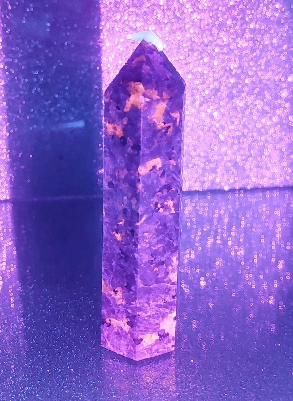 Yooperlite Crystal Tower Point 93g | UV REACTIVE | Protection + FREE GIFT 🎁