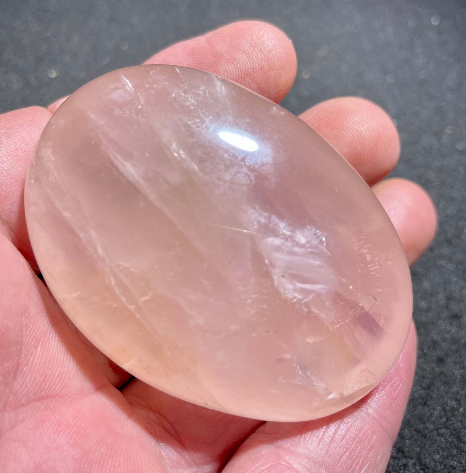 108g Natural pink crystal hand-held for playing with the crystal promotes healin