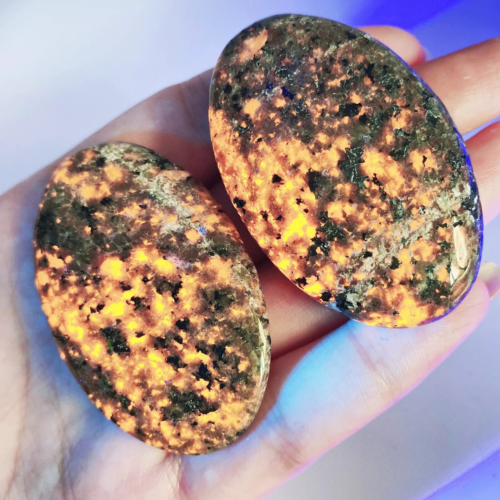 Large Natural Yooperlite UV Fluorescent Glowing Fire Rock Flame Tumbled Stone
