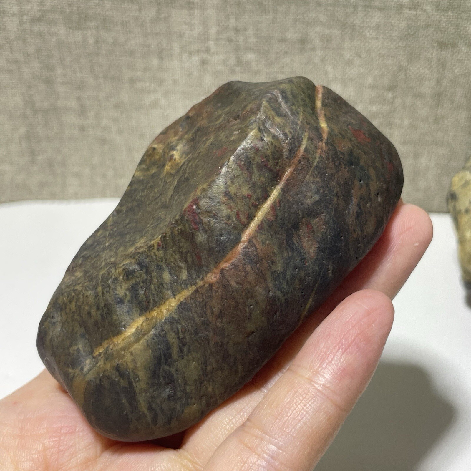 215g Natural Iddingsite meteorite specimen raw stone from China a6690