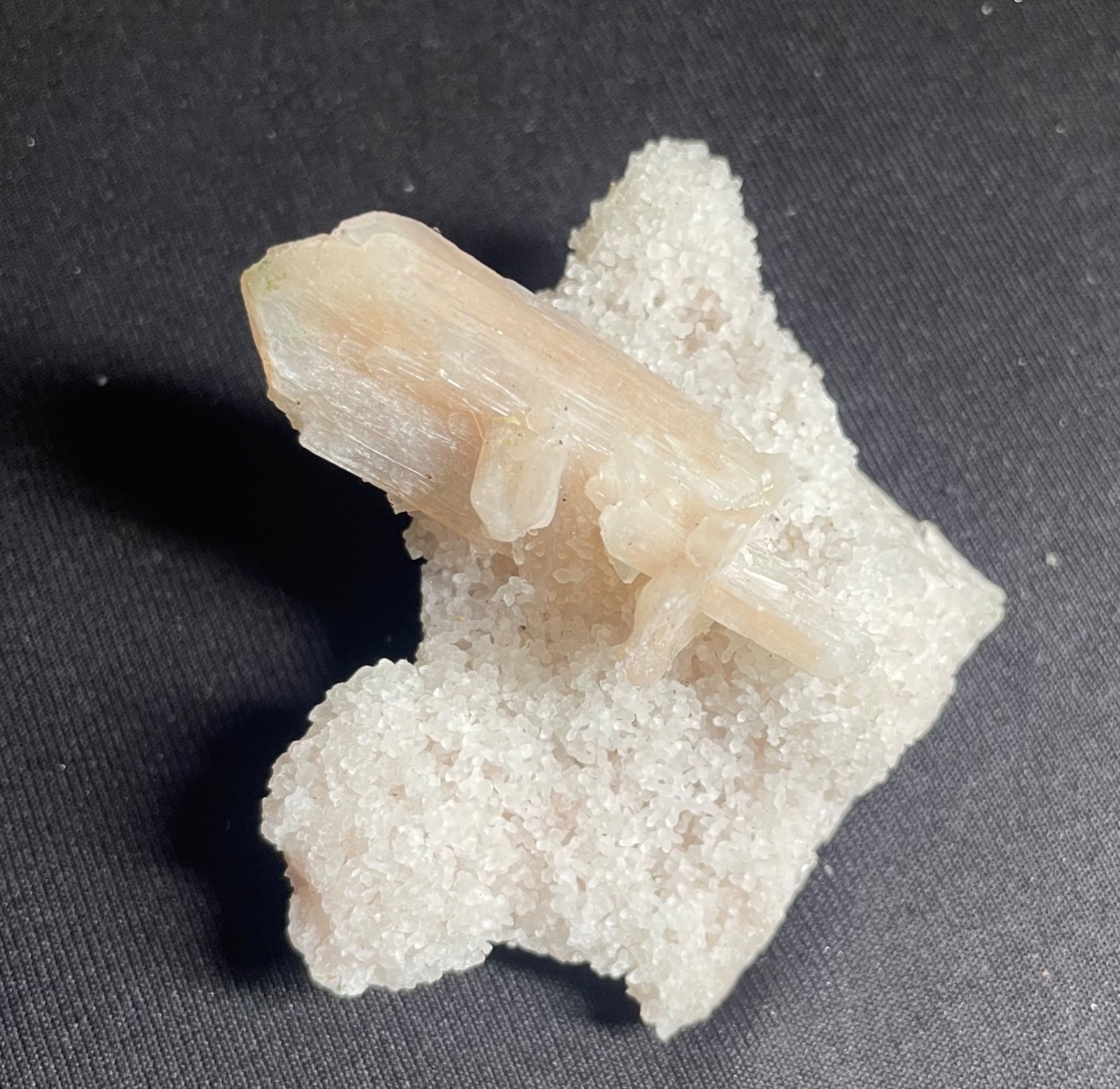 Natural stunning stilbite over quartz clusters mineral specimens 43 gr