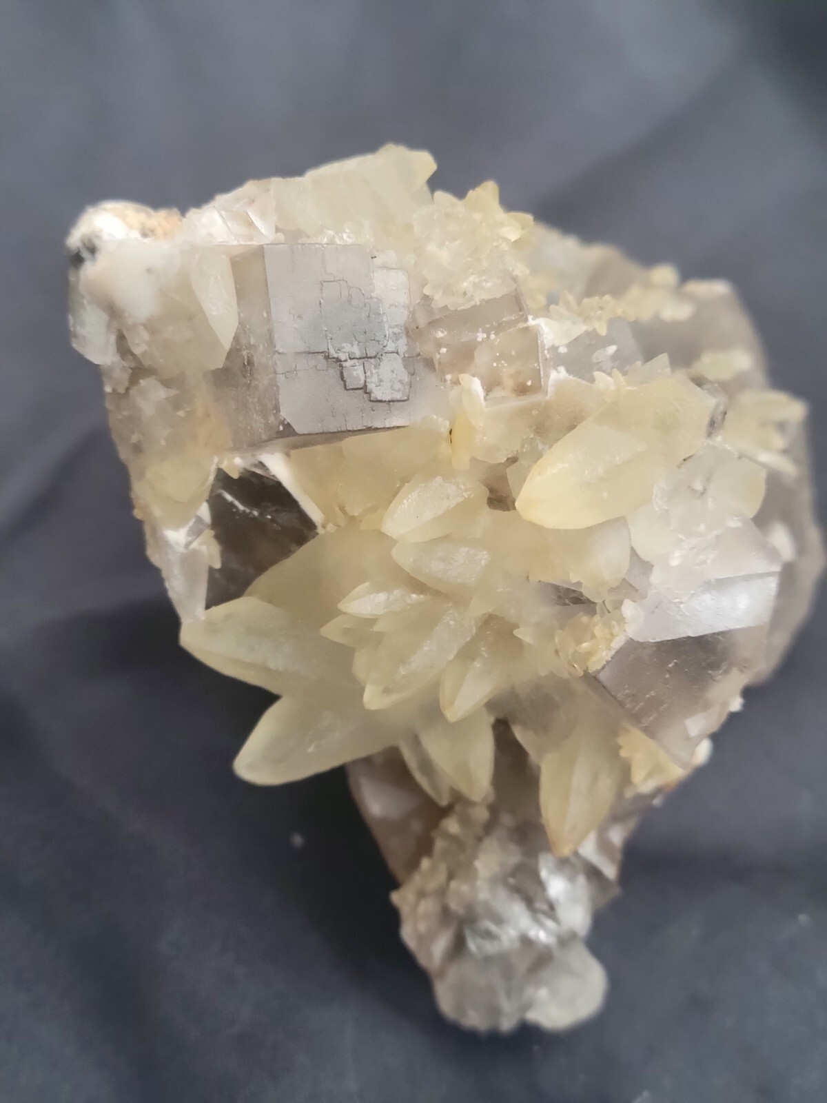 388g Beautiful Cubic Fluorite Quartz Crystal Cluster Mineral Specimen
