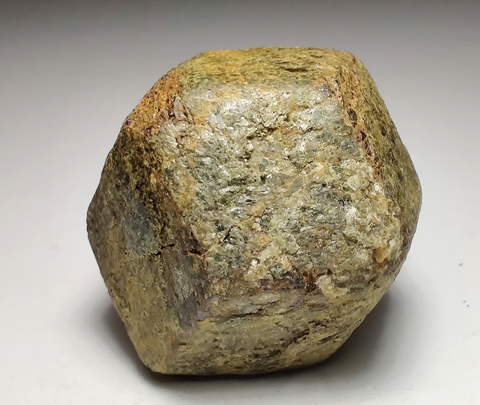 Garnet crystal, excellent form. From North Carolina. 48 grams.